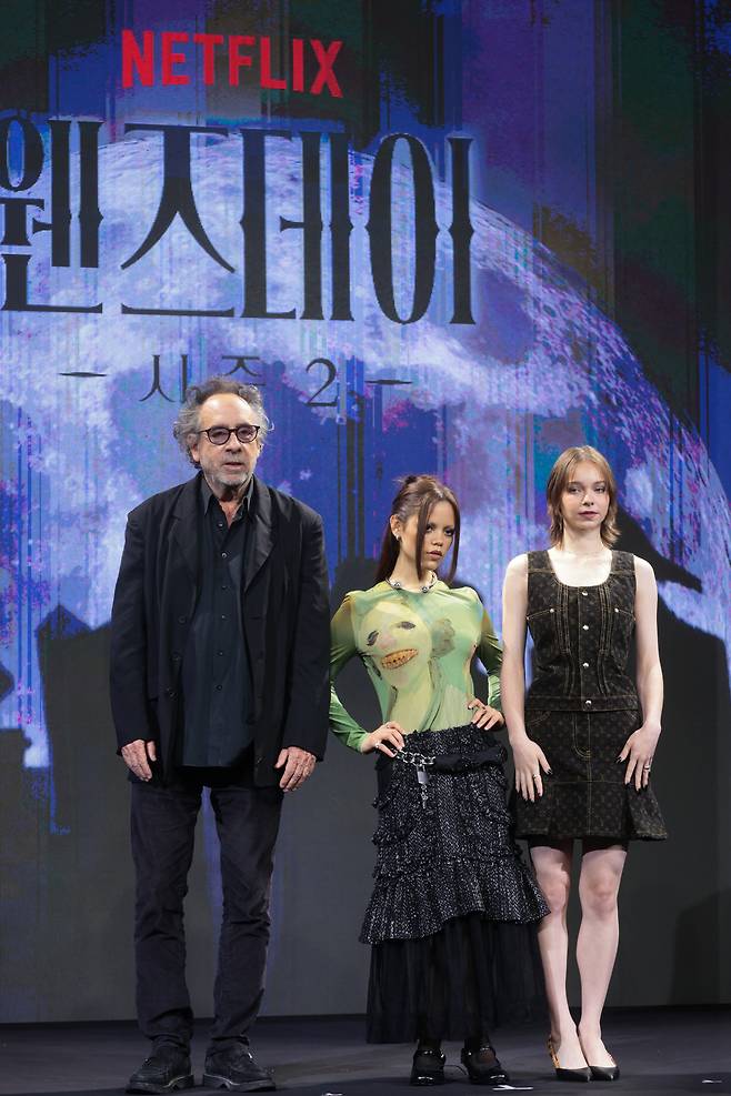 From left: Tim Burton, Jenna Ortega and Emma Myers pose for a photo during a press conference held in Jongno-gu, Seoul, Monday. (Yonhap)