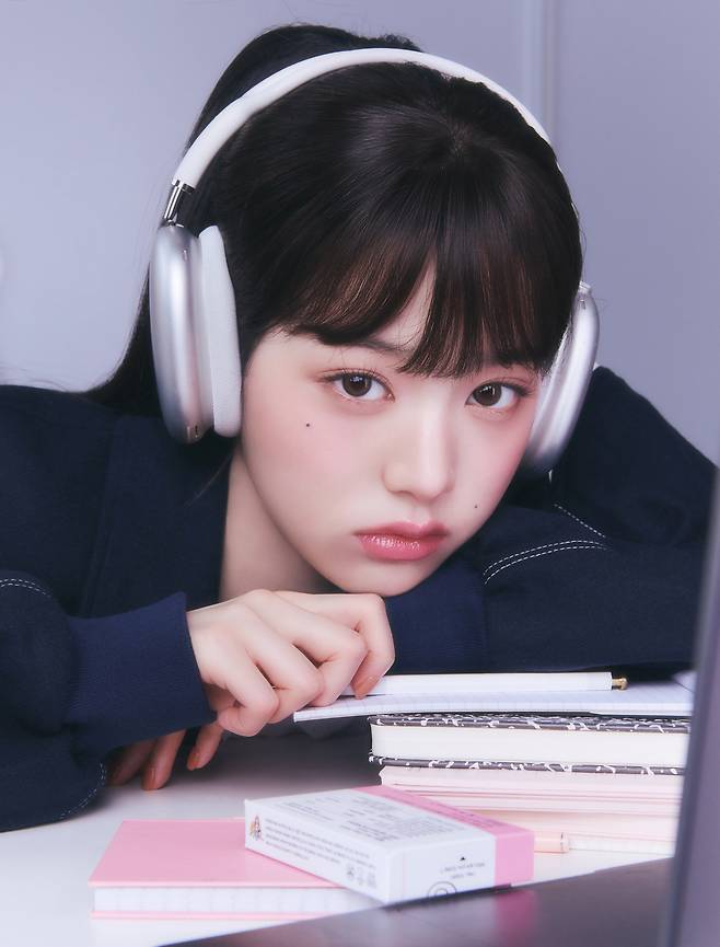 IVE's Jang Won-young is the brand ambassador of color lens brand Happa Kristin [HAPPA KRISTIN]