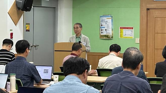 정창균 교수가 11일 충남 천안 상록호텔리조트에서 '소통을 넘어 변화로 이끄는 설교'를 주제로 메시지를 전했다. 설교자하우스 제공
