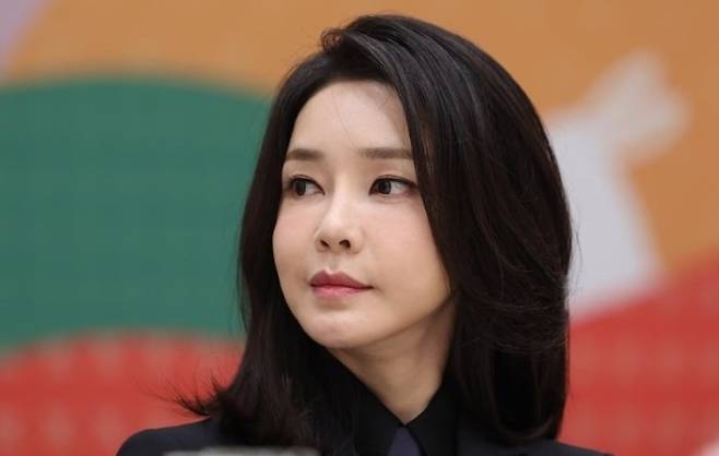 구속 심사를 하루 앞둔 윤석열 전 대통령의 부인 김건희 여사. [사진출처 = 연합뉴스]