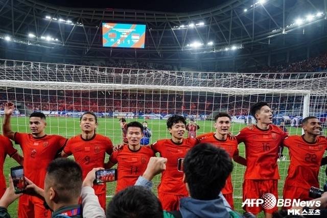 ‘소후닷컴’은 “중국은 베트남과 평가전을 치를 예정이다. 아르헨티나가 아닌 베트남이 상대가 된 건 다소 아쉬운 일이다. 그러나 중국은 최근 베트남과의 맞대결에서 어려움을 겪었다. 중국은 이번에 확실한 우위를 보여야 하며 이를 통해 다가올 월드컵 예선에서 승리 가능성을 높이고 성과를 거두어야 한다”고 바랐다. 사진=AFPBBNews=News1