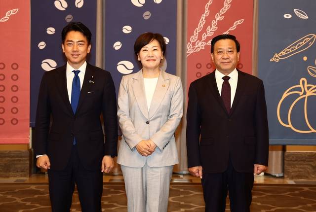 제 4차 한·일·중 농업장관회의에 참석한 고이즈미 신지로(왼쪽부터) 일본 농림수산성 대신, 송미령 농림축산식품부 장관, 한쥔 중국 농업농촌부 부장. 농림축산식품부 제공