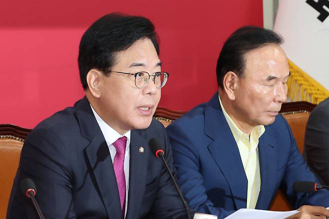 송언석 국민의힘 비상대책위원장 겸 원내대표가 11일 서울 여의도 국회에서 열린 비상대책위원회의에서 발언하고 있다. [연합]