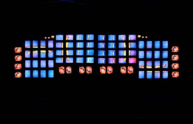 백남준, <M200>, 1991 300 x 960 x 50cm, CRT TV 모니터 86개, 2-채널 비디오, 컬러, 유성. 한국렌탈주식회사 소장품  *재판매 및 DB 금지