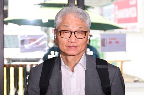 당사로 들어가는 여상원 국민의힘 중앙윤리위원장