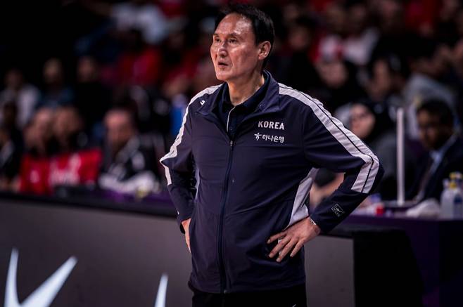 남자농구 안준호 감독. FIBA