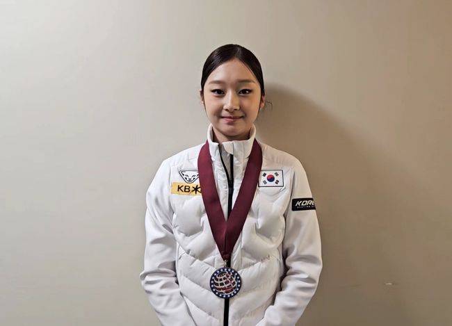한국 여자 피겨 기대주 신지아(세화여고)가 시니어 데뷔 무대에서 동메달을 목에 걸었다. / 올댓스포츠