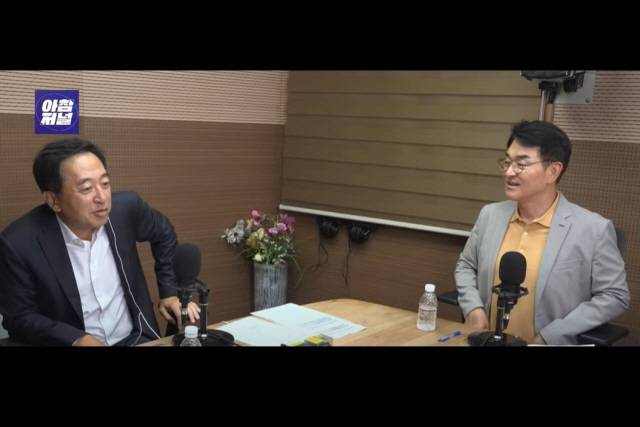 ▲금태섭·박용진 전 의원이 11일 오전 불교방송(BBS) 라디오 <금태섭의 아침저널> 대담을 위해 마주앉아 있다. ⓒBBS 유튜브 갈무리