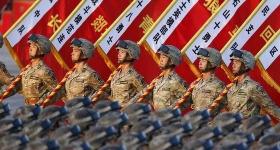 2015년 중국 베이징 톈안먼광장에서 열린 승전 70주년 기념 열병식 현장. 로이터 뉴스1