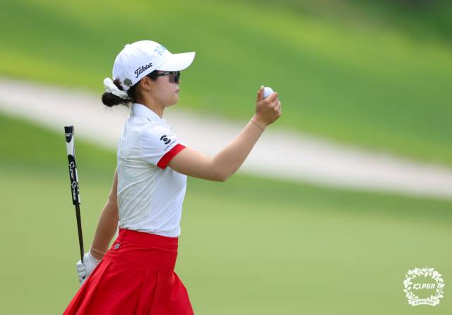 퍼팅을 성공하고 기뻐하는 고지원. 사진 제공=KLPGA