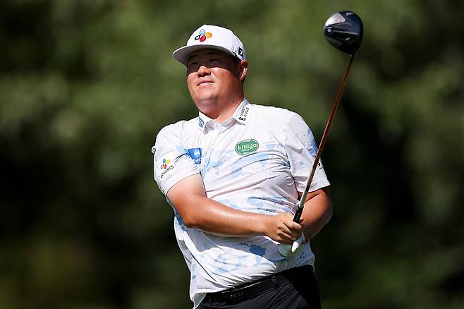 임성재가 11일 미국 테네시주 멤피스의 TPC 사우스윈드에서 열린 PGA 투어 페덱스 세인트주드 챔피언십 최종라운드 7번홀에서 드라이버샷을 날리고 있다. ｜게티이미지