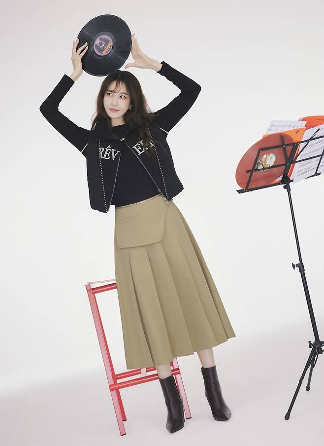 올리비아로렌 스포티 캐주얼 라인 ‘RE:VV(레브)’ 이지아 화보