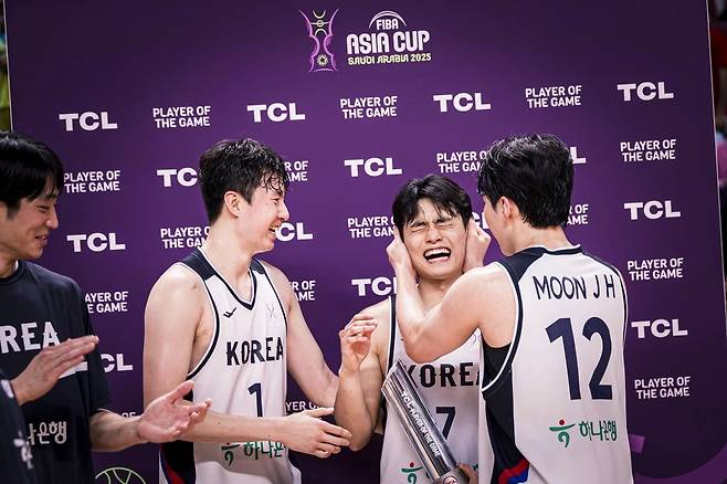 경기 최우수선수(MVP)로 선정된 유기상(7번) [FIBA 홈페이지 캡처. 재판매 및 DB 금지]