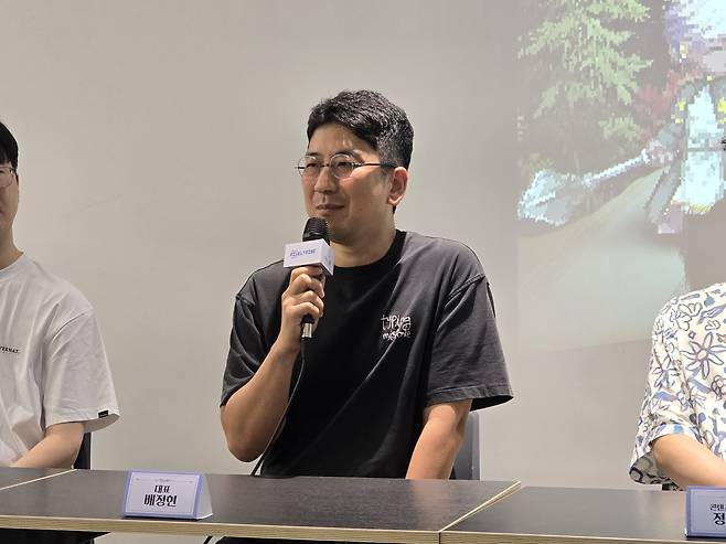 인사하는 픽셀트라이브 배정현 대표     (성남=연합뉴스) 김주환 기자 = 국내 게임사 픽셀트라이브에서 '가디스오더' 제작을 총괄하는 배정현 대표가 7일 진행된 공동 인터뷰에서 인사하고 있다. 2025.8.7 jujuk@yna.co.kr