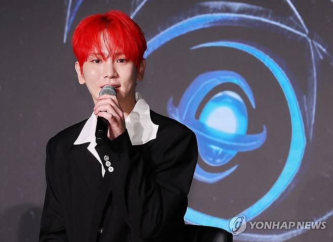 세 번째 솔로 앨범 발표한 키 (서울=연합뉴스) 이재희 기자 = 그룹 샤이니의 키가 11일 서울 광진구 풀만앰배서더서울이스트폴에서 열린 세 번째 솔로 앨범 '헌터'(HUNTER) 발매 기념 기자간담회에서 인사말을 하고 있다. 2025.8.11 scape@yna.co.kr