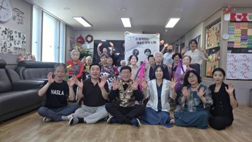◇문화체육관광부가 주최하고 한국문화예술위원회와 강릉문화원이 주관하는 ‘2025 강원권 찾아가는 인생나눔교실’이 12일 양구사랑의집에서 개최됐다.