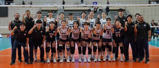 대한민국 여자배구 대표팀이 12일 아르헨티나와의 경기 전 기념촬영을 하고 있다. 사진=대한배구협회