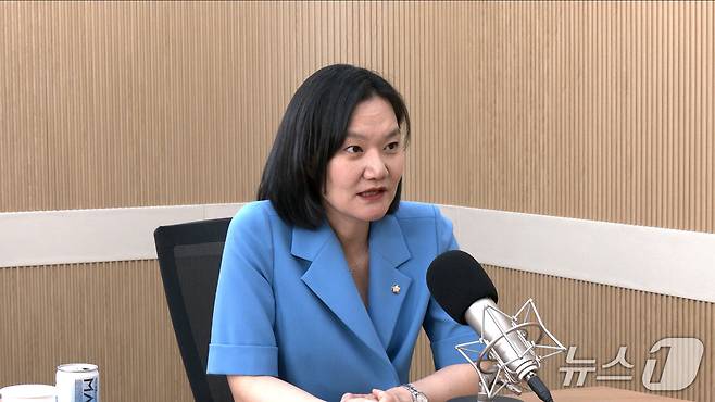 김남희 더불어민주당 의원이 12일 뉴스1TV '팩트앤뷰'에 출연해 질문에 답하고 있다.