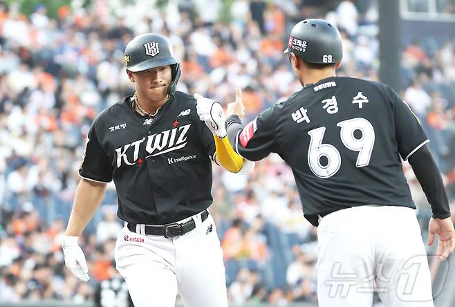 KT 위즈 안현민(왼쪽). 2025.6.5/뉴스1 ⓒ News1 김기남 기자