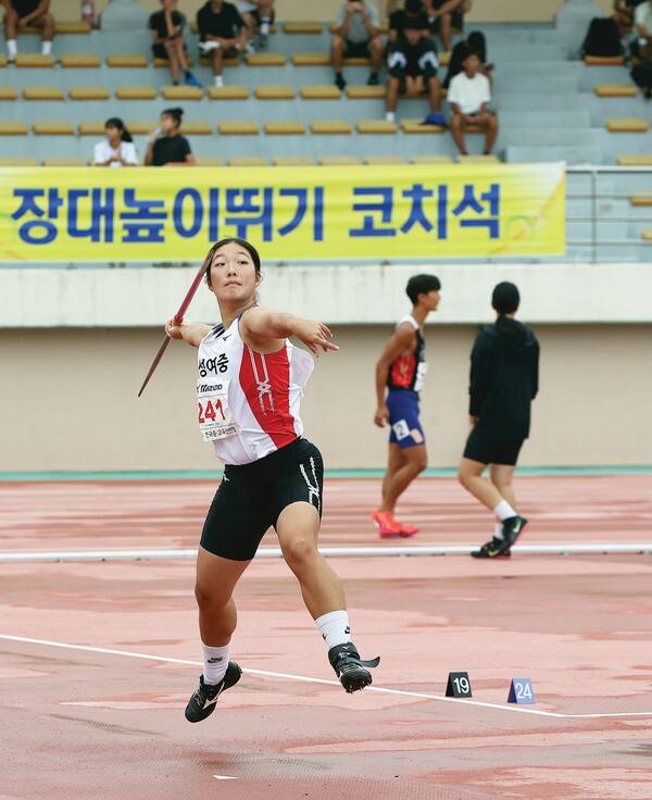 7일부터 11일까지 충북 보은군 공설운동장에서 열린 '제54회 추계 전국중·고등학교육상경기대회 겸 제13회 추계 전국초등학교육상경기대회' 여자중등부 창던지기 부별 신기록 세운 박혜린. /사진=대한육상연맹