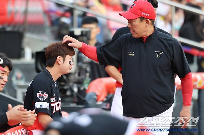 KIA 타이거즈 나카무라 타케시 배터리코치(오른쪽). 사진제공=KIA 타이거즈