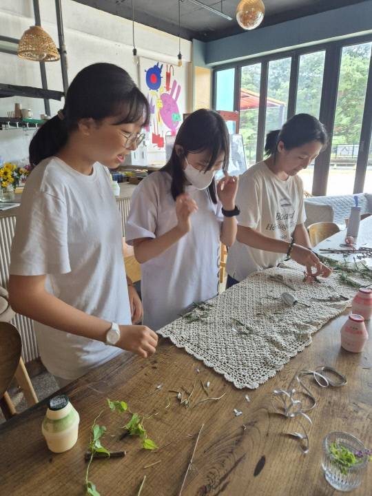 예술과 생태적 감각을 체험하는 프로그램. 금산간디학교