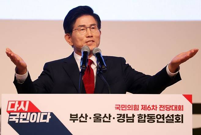 국민의힘 제6차 전당대회 부산·울산·경남 합동연설회가 열린 12일 부산 해운대구 벡스코 오디토리움에서 김문수 당 대표 후보가 정견을 발표하고 있다. ⓒ뉴시스