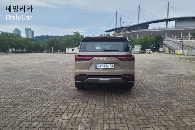 렉서스, LM700h (하이브리드 대형 SUV)