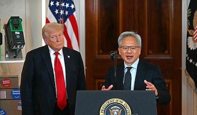 도널드 트럼프(왼쪽부터) 미국 대통령과 젠슨 황 엔비디아 CEO. AFP=연합뉴스