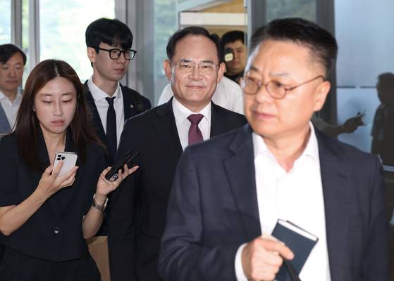 임종득 국민의힘 의원이 12일 오전 서울 서초구 순직해병 특검팀 사무실에 피의자 신분으로 출석하고 있다.  특검팀은 채 해병 사망 당시 국가안보실 제2차장을 역임한 임 의원을 상대로 사건 당시 국방부와 해병대, 대통령실 관계자 등과 어떤 연락을 주고받았는지 등을 조사할 계획이다. 뉴스1