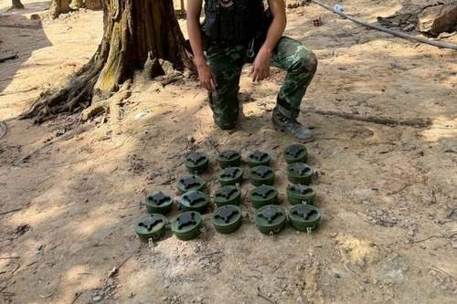 ▲ 태국군이 캄보디아 국경지대에서 찾아낸 지뢰. 방콕포스트 홈페이지 캡처.
