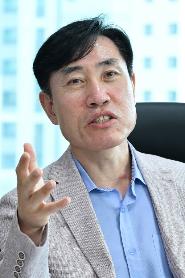 하태경 보험연수원장이 지난 6월23일 서울 성북구 사무실에서 국제신문과 인터뷰를 하고 있다. 김정록 기자