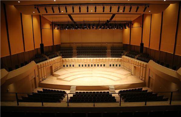 부산 강서구 낙동아트센터의 클래식 전용 공연장 ‘콘서트홀’ 내부 모습.  강서구 제공