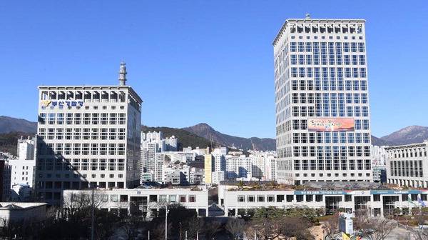 부산시청 전경. 국제신문 DB