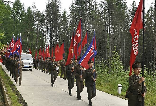 North Korea’s ruling party newspaper Rodong Sinmun reported on Aug. 11 that youth and students from across the country toured ″revolutionary battle sites″ in the Mount Paektu area and held resolution meetings from Aug. 4 to 10. [NEWS1]