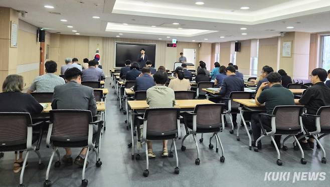 충남교육청이 내년도 주요업무계획 수립을 위해 지난 11일 정책협의회를 갖고 있다.