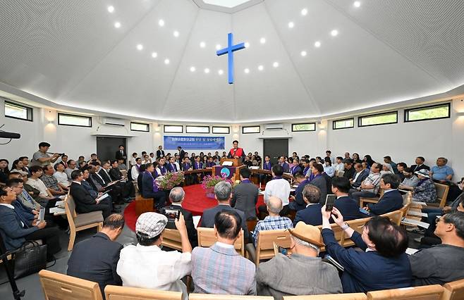 한국기독교장로회는 11일 강원도 철원 화해와평화의교회 본당에서 ‘교회 헌당 및 창립 예배’를 드렸다. 철원=신석현 포토그래퍼