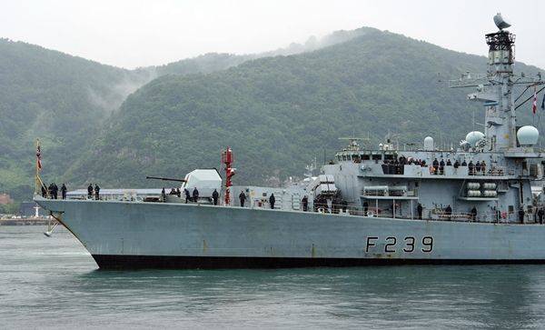 영국 해군 호위함 리치몬드함이 12일 부산항에 입항하고 있다. 함정은 한·영 국방 협력 강화를 위해 2주간 부산에 머물며 다양한 외교·문화 행사를 진행한다./사진=주한영국대사관 제공
