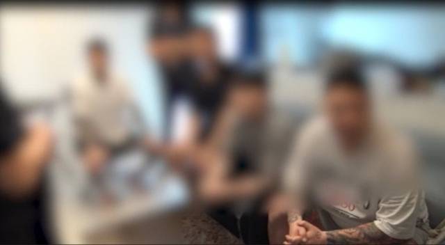 불법 도박사이트를 운영해 수수료를 챙긴 피의자들 검거현장. 과천경찰서 제공