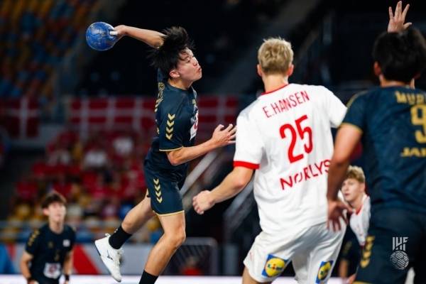 사진 제11회 세계 남자청소년선수권대회(U19) 일본과 덴마크의 경기 모습, 사진 제공=국제핸드볼연맹