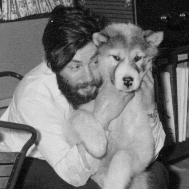 영국 기상학자 데니스 벨의 모습. 시베리안 허스키를 사랑했던 그는 1959년 7월 26일 킹 조지섬의 알려지지 않은 곳을 지도로 제작하기 위한 조사에 나섰다가 크래바스(빙하 사이 틈)로 빠지는 사고를 당했다. 이후 66년 만인 지난 1월 19일 폴란드 남극 기지대원들에 의해 유해가 발견돼 가족 품으로 돌아가게 됐다.  /사진=영국 남극연구소(BAS)