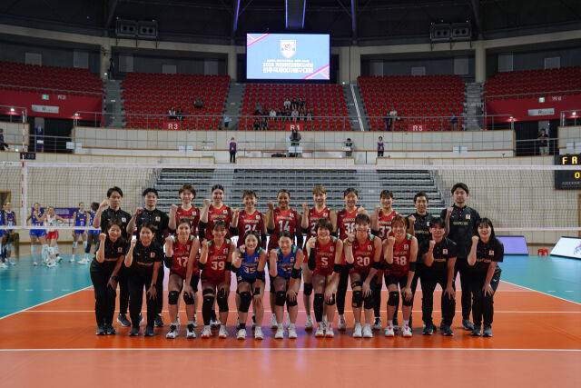 경기 전 단체사진을 촬영한 일본 선수단./대한배구협회