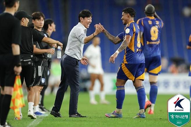 [서울=뉴시스]신태용, 울산 사령탑 데뷔전 승리. (사진=한국프로축구연맹 제공)