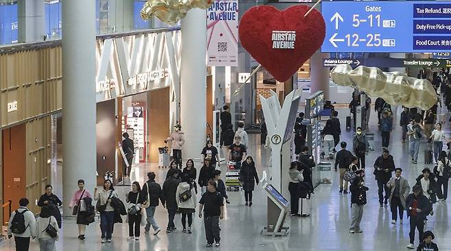 인천공항 1터미널 면세구역 내 면세점의 모습. 연합뉴스