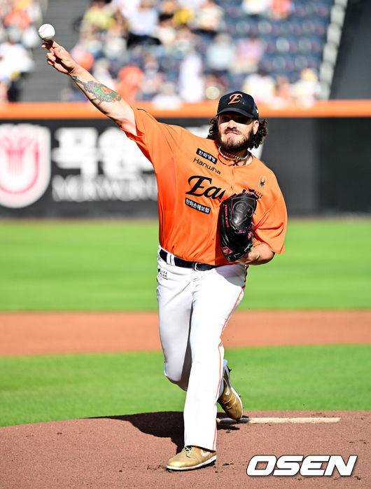 [OSEN=대전, 지형준 기자] 1회초 한화 폰세가 역투하고 있다. 2025.06.14 /jpnews@osen.co.kr