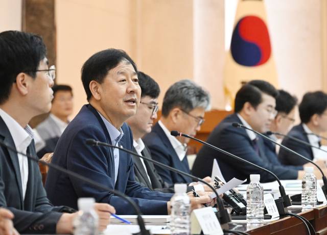 구윤철(왼쪽 두번째) 부총리 겸 기획재정부장관은 12일 정부서울청사에서 제27차 국유재산정책심의위원회를 주재하고 있다. 사진제공=기획재정부