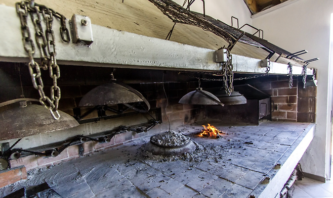 라틴어로 뚜껑 아래에서라는 의미의 ‘수브 테스투’ 조리법. 사진제공|크로아티아관광청/CNTB