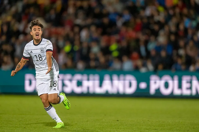 2022년 20세 이하 독일대표팀에서 폴란드를 상대하고 있는 옌스 카스트로프. 게티이미지코리아