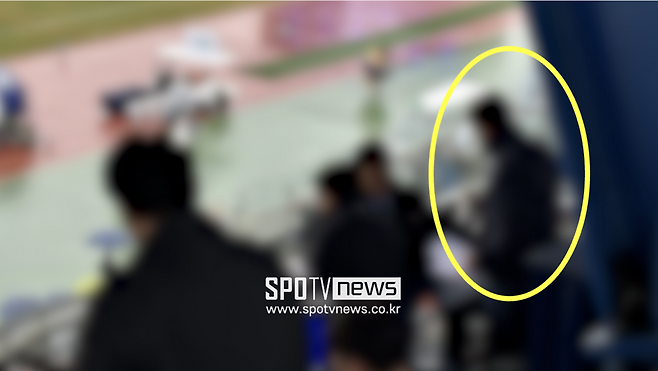 ▲ 지난 봄 K리그 경기 관계자석에 AD카드 없이 출입한 A