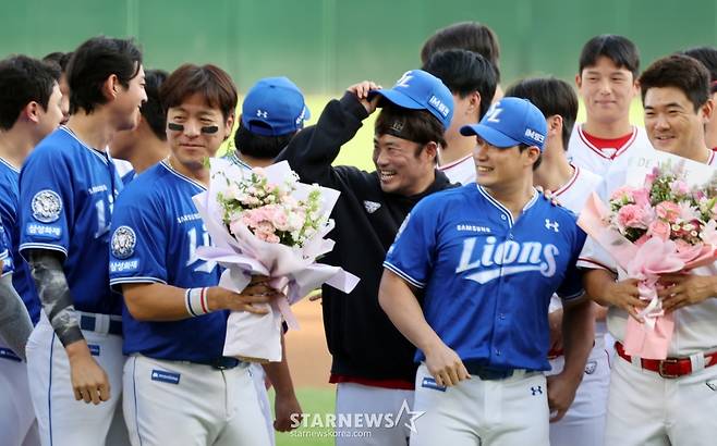 [영상]'오승환의 배터리 이지영, 삼성맨 변신(?)' 장난인줄 알았더니 '캡틴 구'의 배려였다니